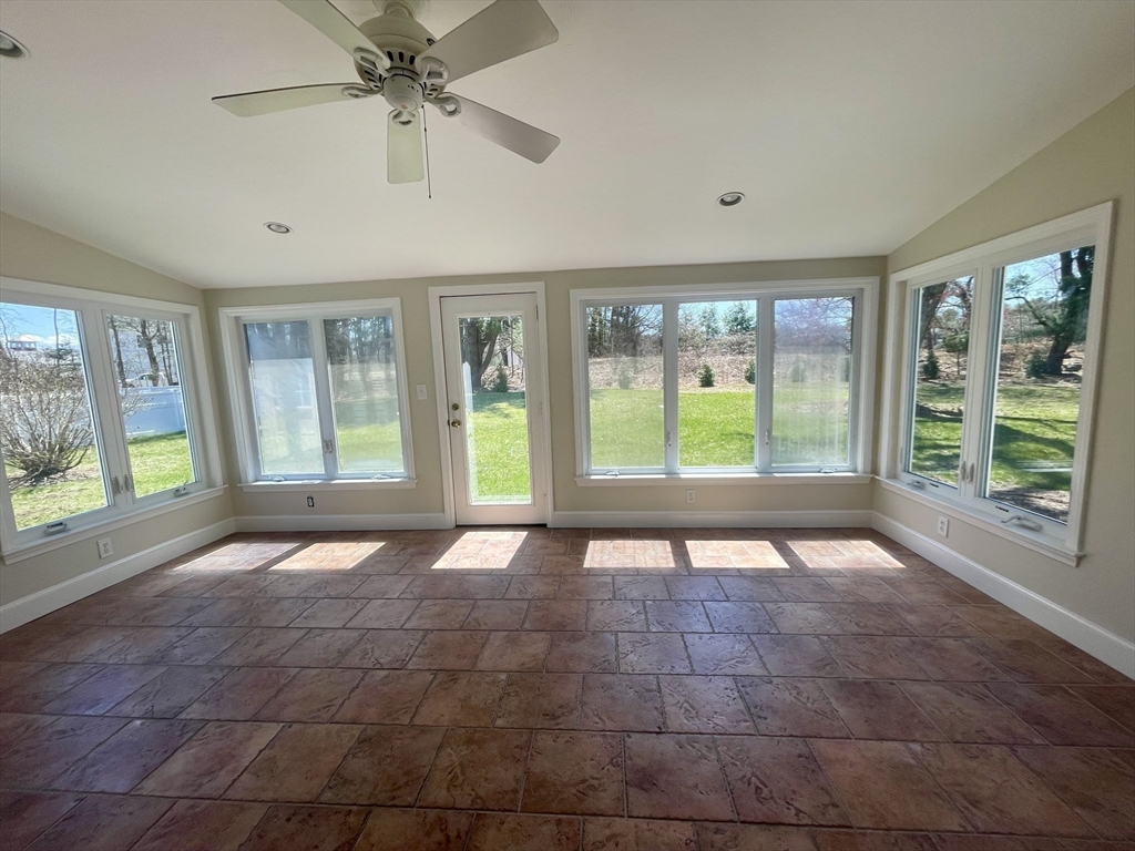 3 bed, 2 bath apartment for rent at 10 Pinegrove Unit 0, Hingham — photo 10 of 24