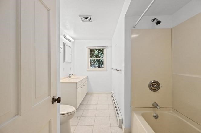 3 bed, 2 bath apartment for rent at 10 Pinegrove Unit 0, Hingham — photo 15 of 24