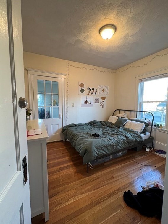 3 bed, 1 bath apartment for rent at 10 Pinkham Rd Unit 1, Medford — photo 3 of 8