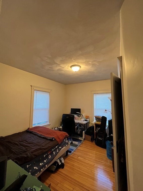3 bed, 1 bath apartment for rent at 10 Pinkham Rd Unit 1, Medford — photo 4 of 8