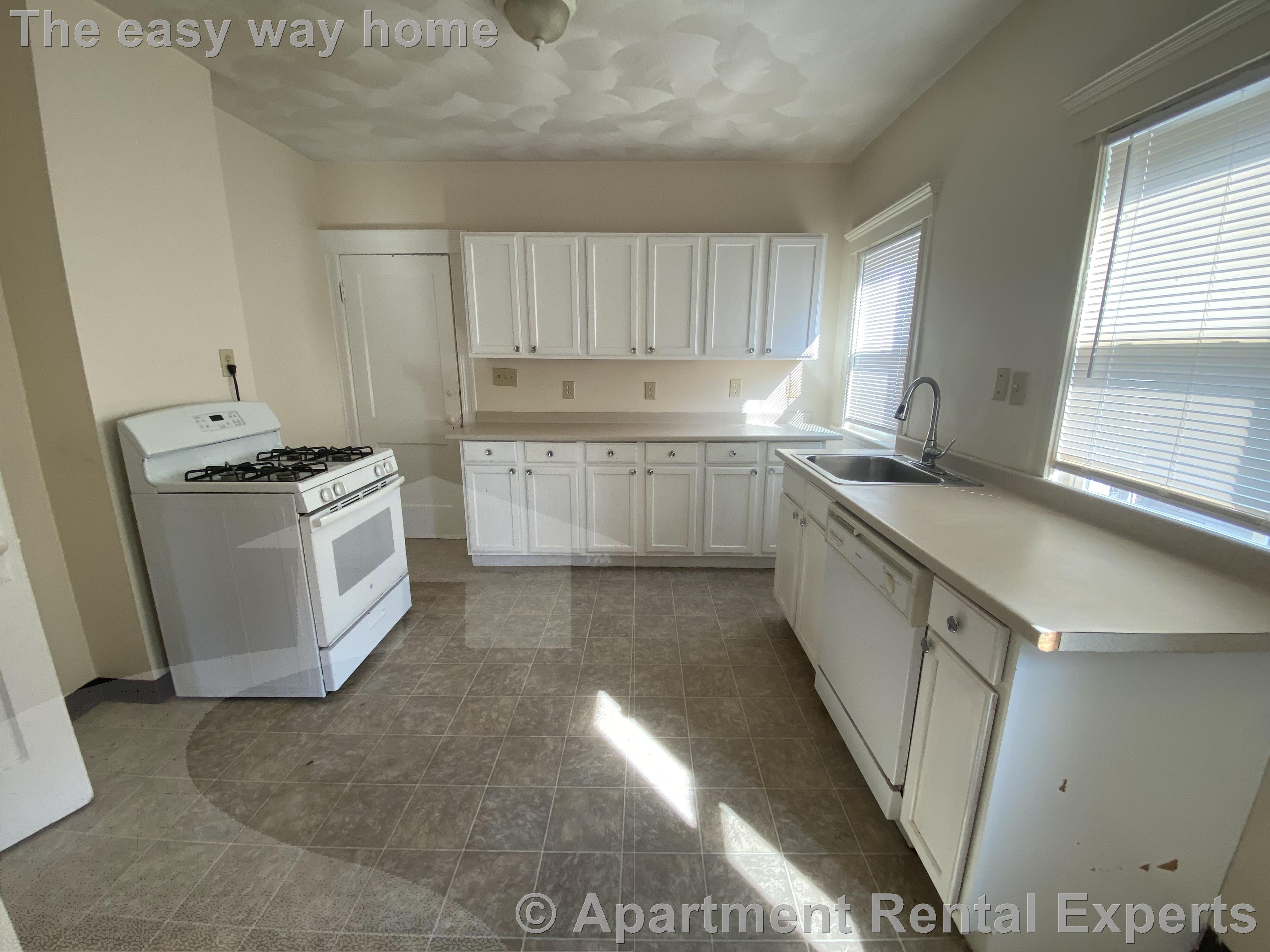 4 bed, 1 bath apartment for rent at 10 Pinkham Rd Unit 2, Tufts — photo 6 of 14