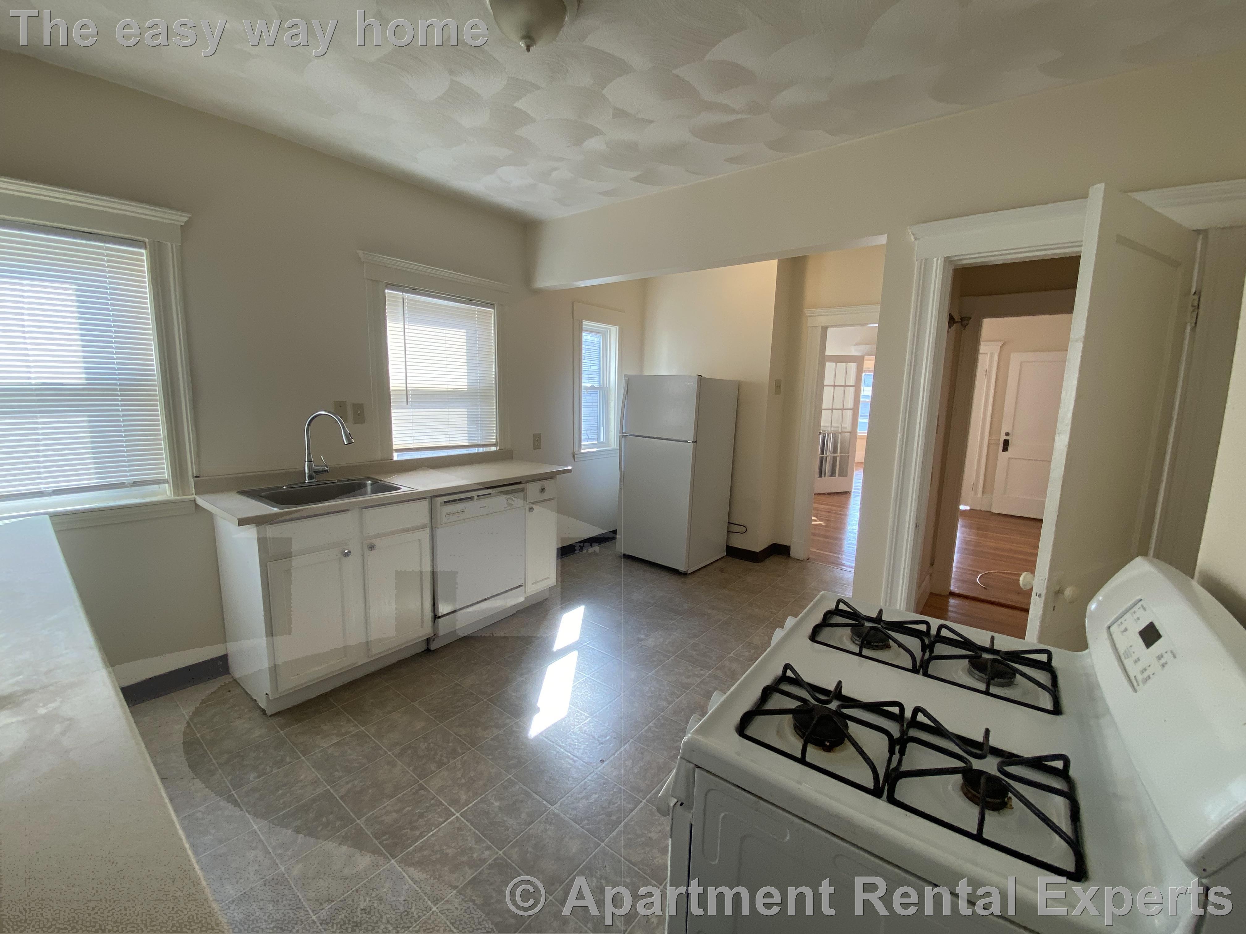 4 bed, 1 bath apartment for rent at 10 Pinkham Rd Unit 2, Tufts — photo 5 of 14
