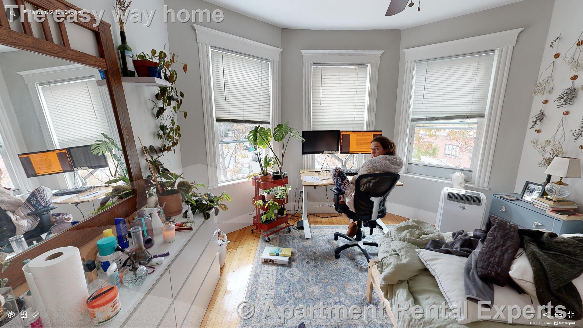 4 bed, 1 bath apartment for rent at 10 Pleasant St Unit 2, Central Square — photo 2 of 11