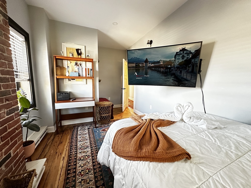 2 bed, 1 bath apartment for rent at 10 Pompeii St Unit 3, Roxbury — photo 4 of 11