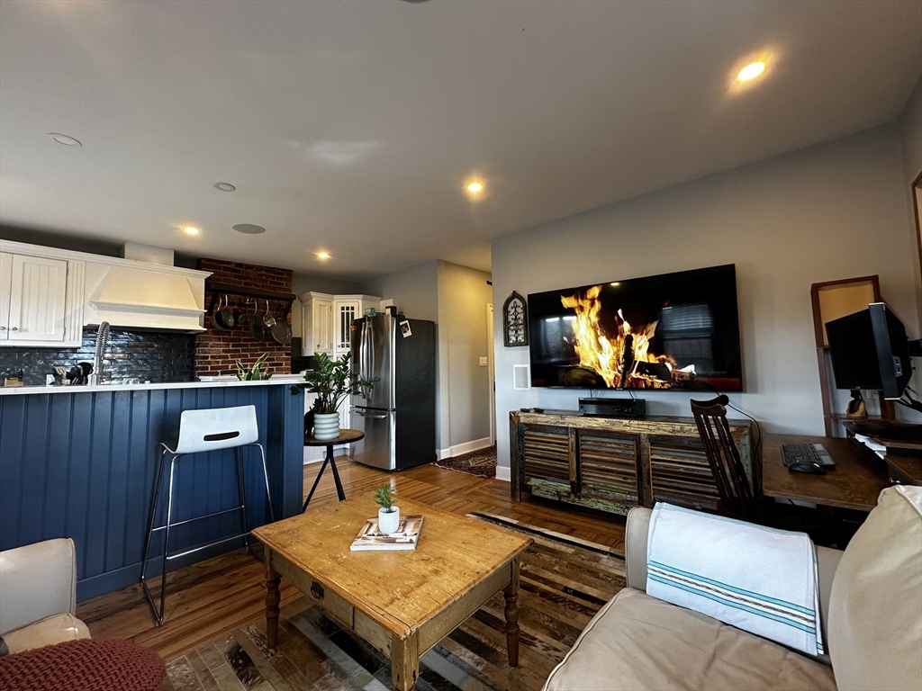 2 bed, 1 bath apartment for rent at 10 Pompeii St Unit 3, Roxbury — photo 8 of 11