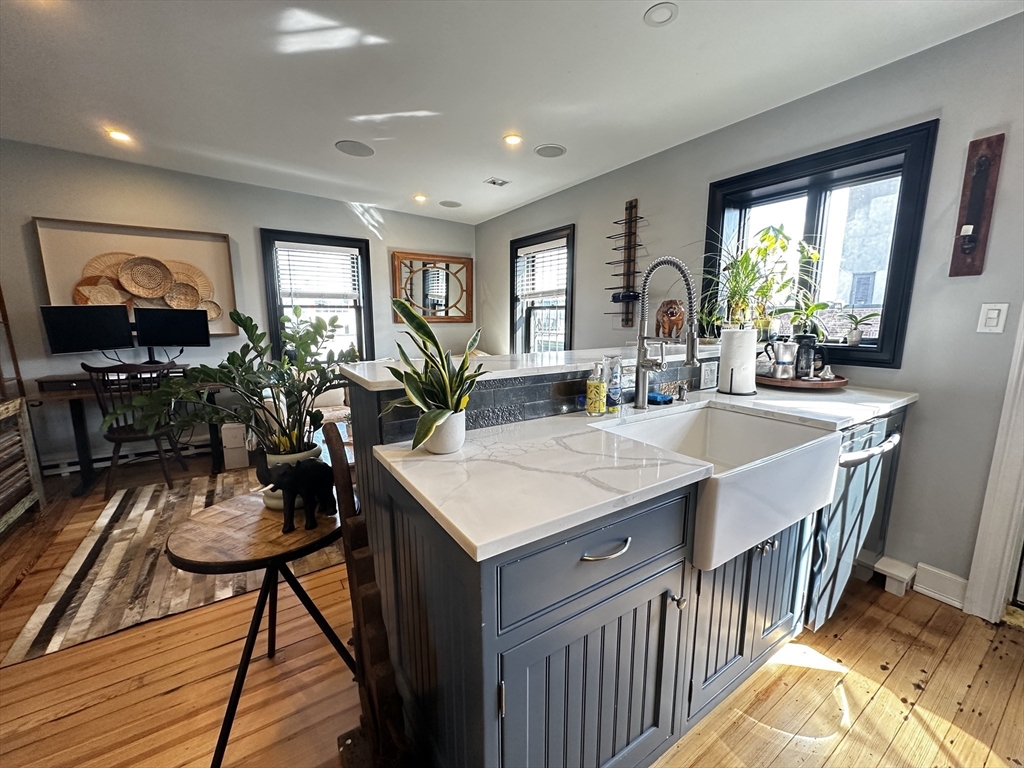 2 bed, 1 bath apartment for rent at 10 Pompeii St Unit 3, Roxbury — photo 2 of 11