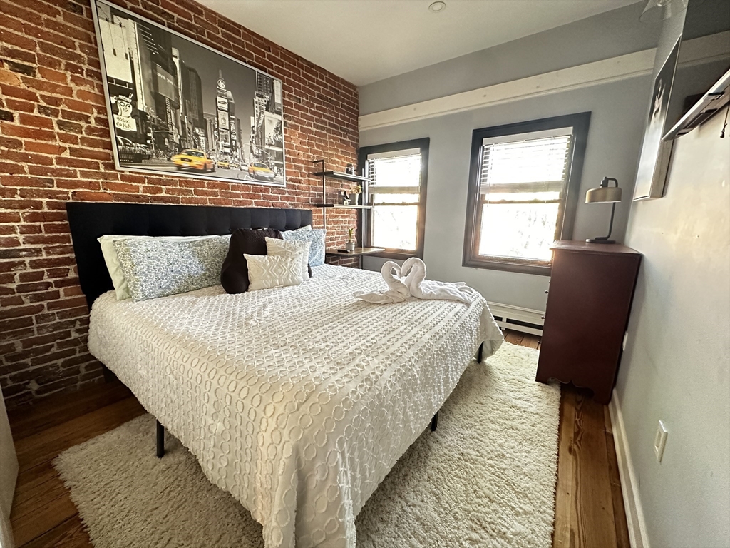 2 bed, 1 bath apartment for rent at 10 Pompeii St Unit 3, Roxbury — photo 5 of 11
