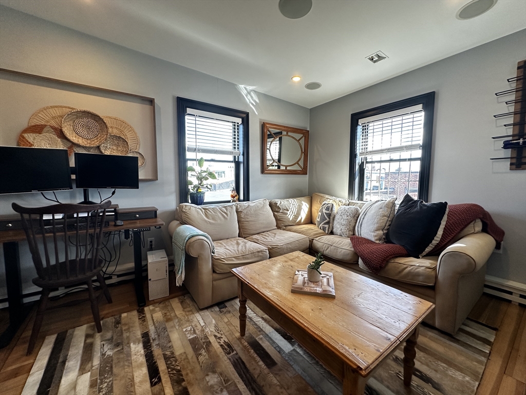 2 bed, 1 bath apartment for rent at 10 Pompeii St Unit 3, Roxbury — photo 7 of 11