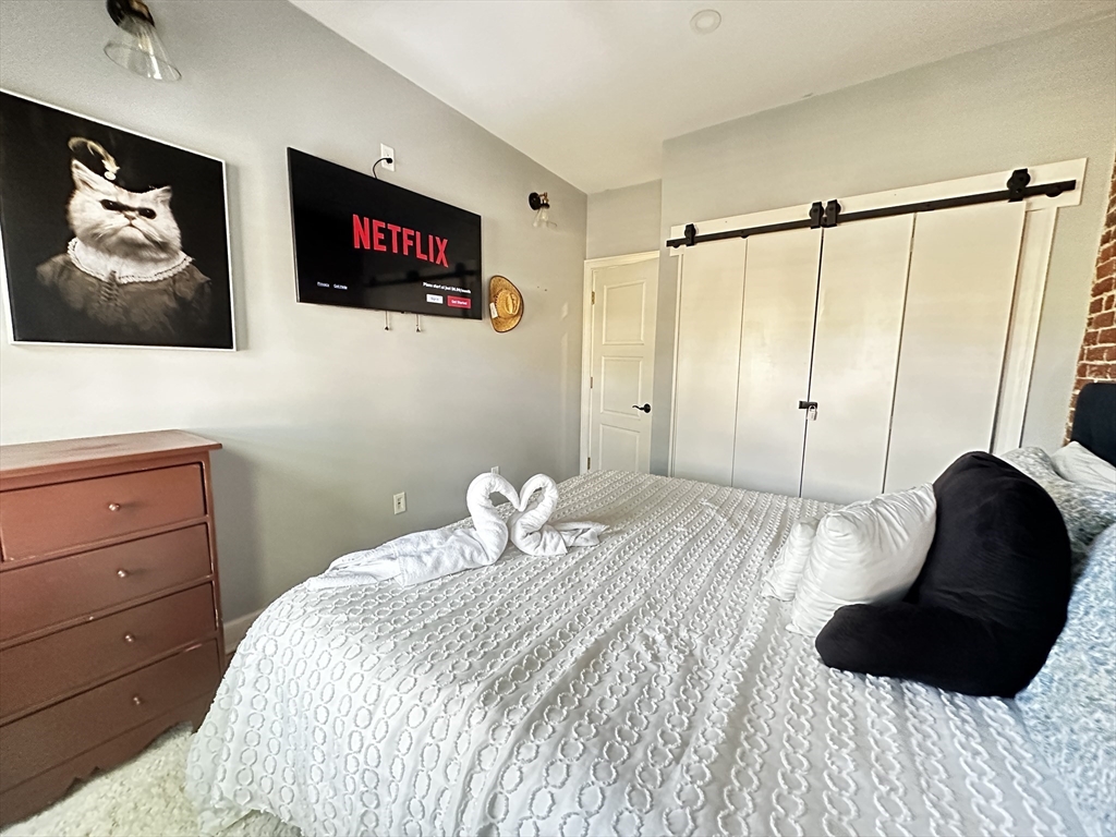 2 bed, 1 bath apartment for rent at 10 Pompeii St Unit 3, Roxbury — photo 6 of 11
