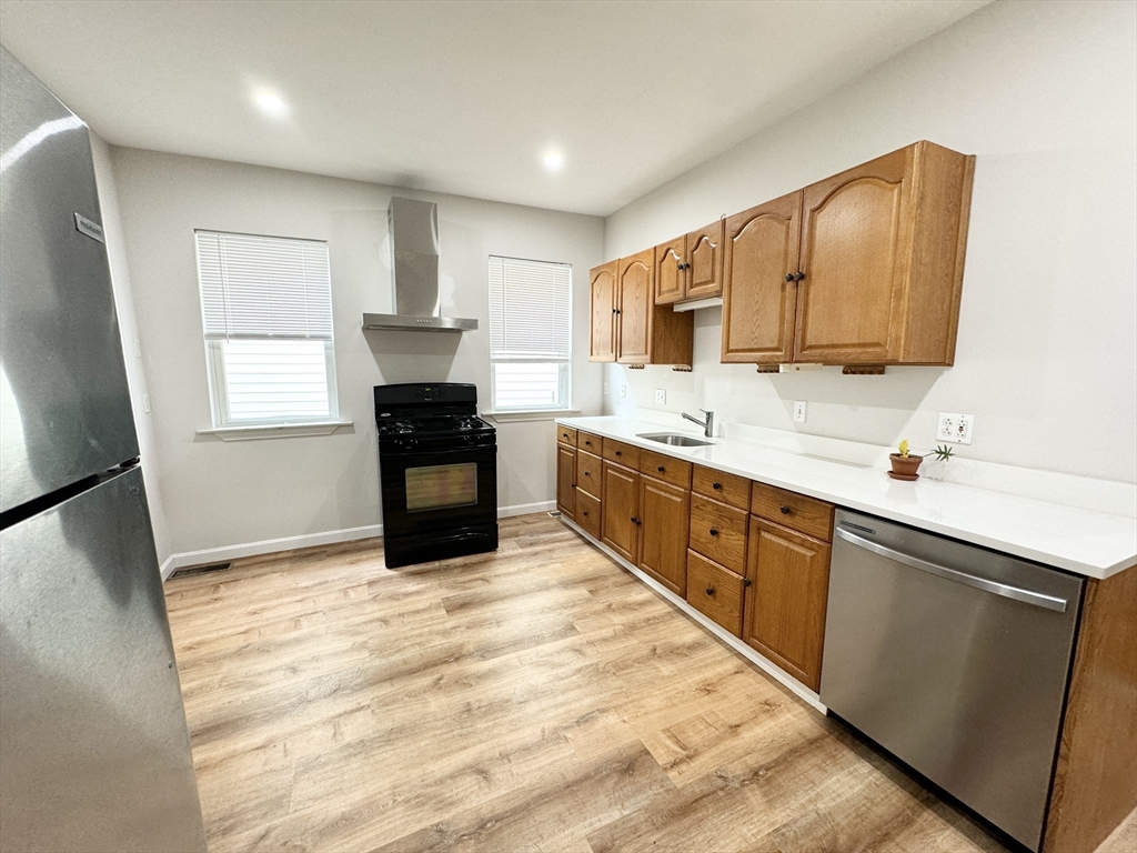 4 bed, 1 bath apartment for rent at 10 Pond Unit 1, Boston — photo 1 of 8