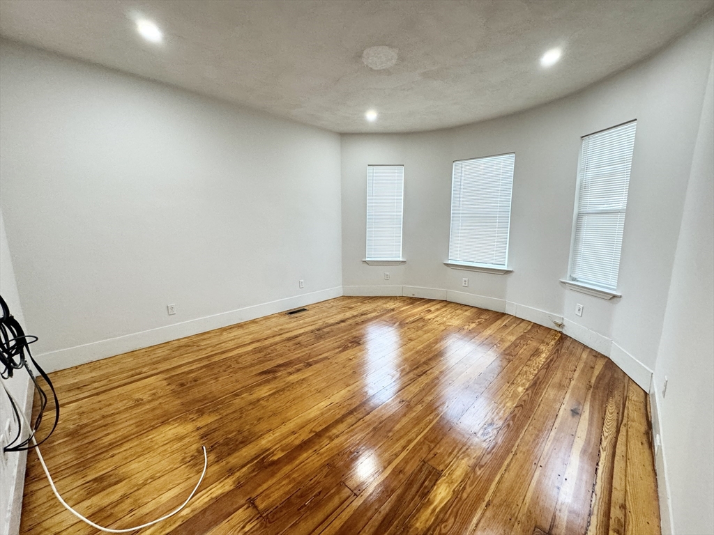 4 bed, 1 bath apartment for rent at 10 Pond Unit 1, Boston — photo 2 of 8