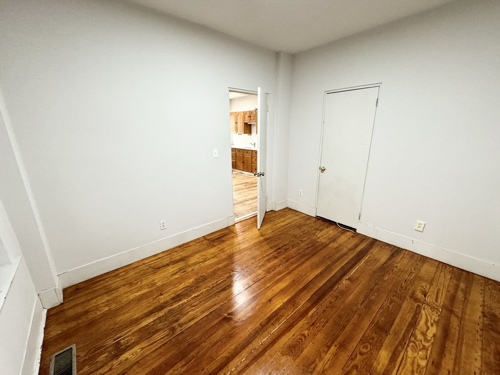 4 bed, 1 bath apartment for rent at 10 Pond Unit 1, Boston — photo 6 of 8
