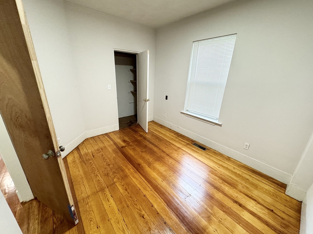 4 bed, 1 bath apartment for rent at 10 Pond Unit 1, Boston — photo 4 of 8