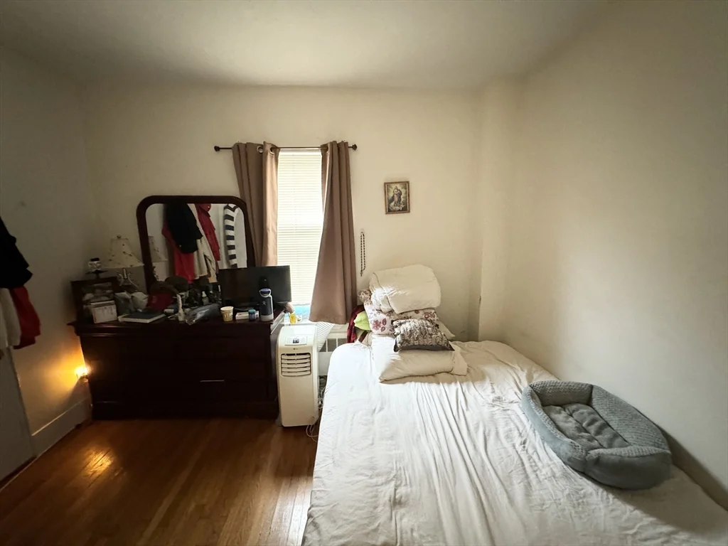 4 bed, 1 bath apartment for rent at 10 Pond Unit 2, Boston — photo 5 of 8