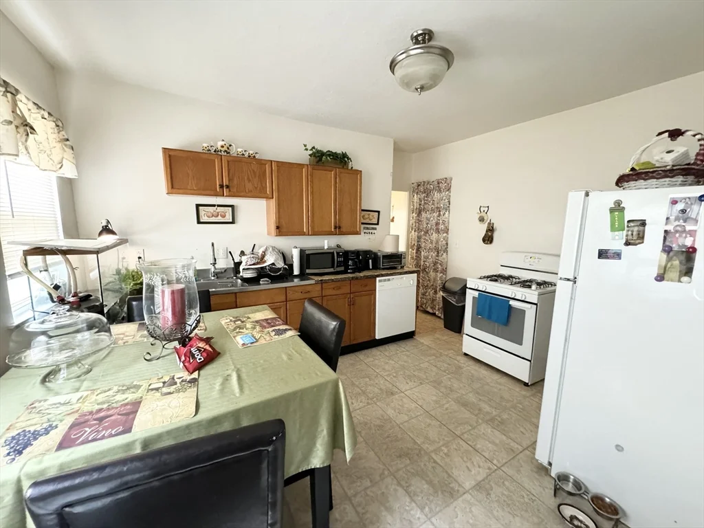4 bed, 1 bath apartment for rent at 10 Pond Unit 2, Boston — photo 1 of 8