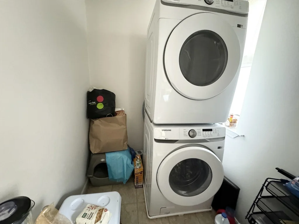 4 bed, 1 bath apartment for rent at 10 Pond Unit 2, Boston — photo 8 of 8