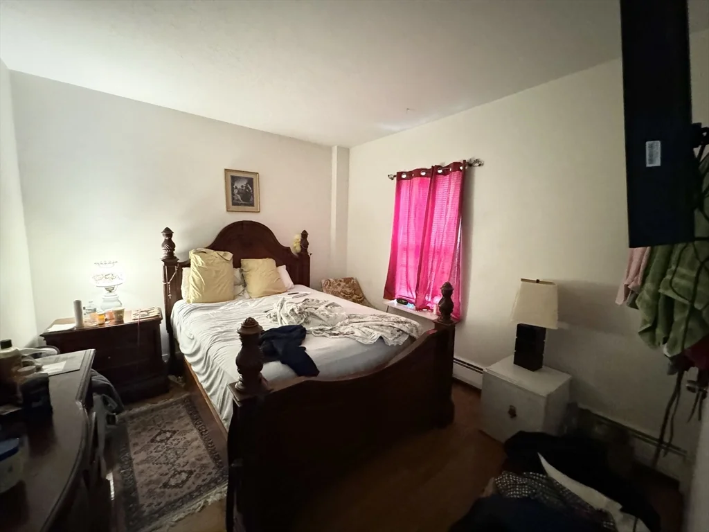 4 bed, 1 bath apartment for rent at 10 Pond Unit 2, Boston — photo 3 of 8
