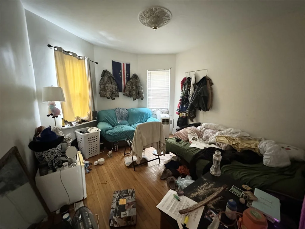 4 bed, 1 bath apartment for rent at 10 Pond Unit 2, Boston — photo 6 of 8