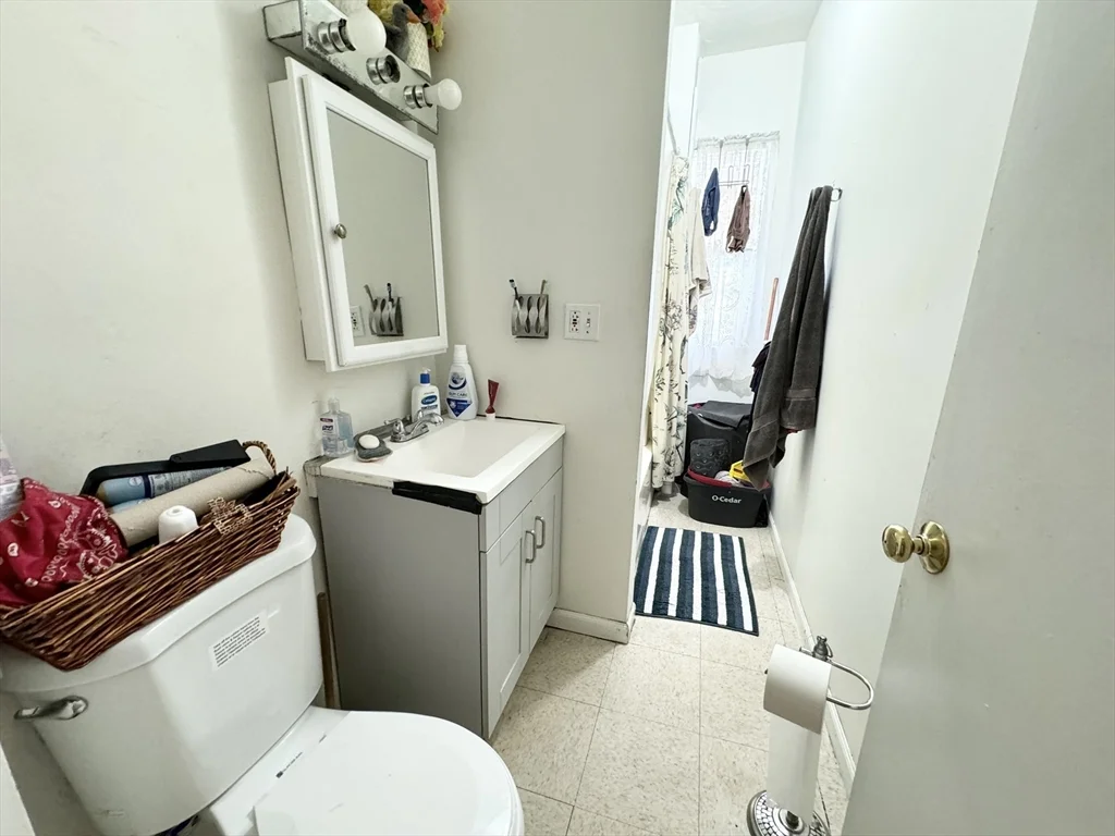 4 bed, 1 bath apartment for rent at 10 Pond Unit 2, Boston — photo 7 of 8