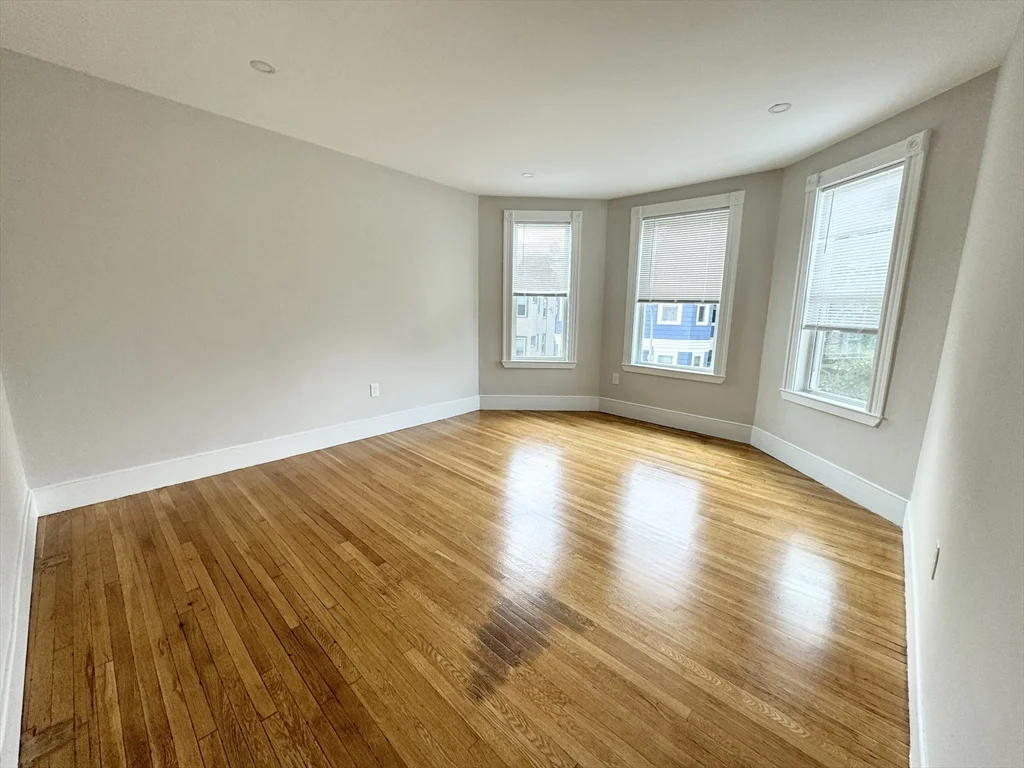 4 bed, 1 bath apartment for rent at 10 Pond Unit 3, Boston — photo 2 of 8