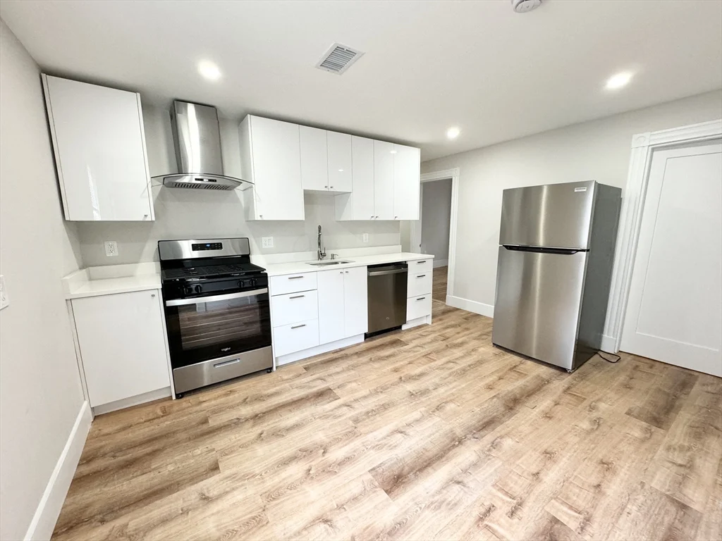 4 bed, 1 bath apartment for rent at 10 Pond Unit 3, Boston — photo 1 of 8