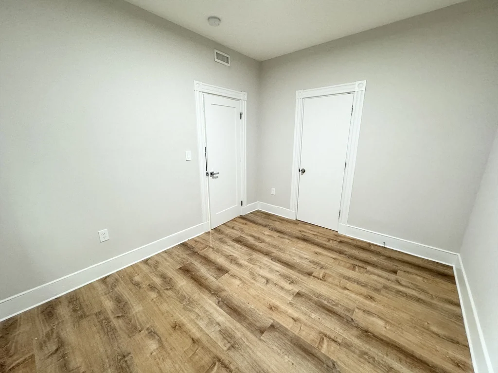 4 bed, 1 bath apartment for rent at 10 Pond Unit 3, Boston — photo 6 of 8
