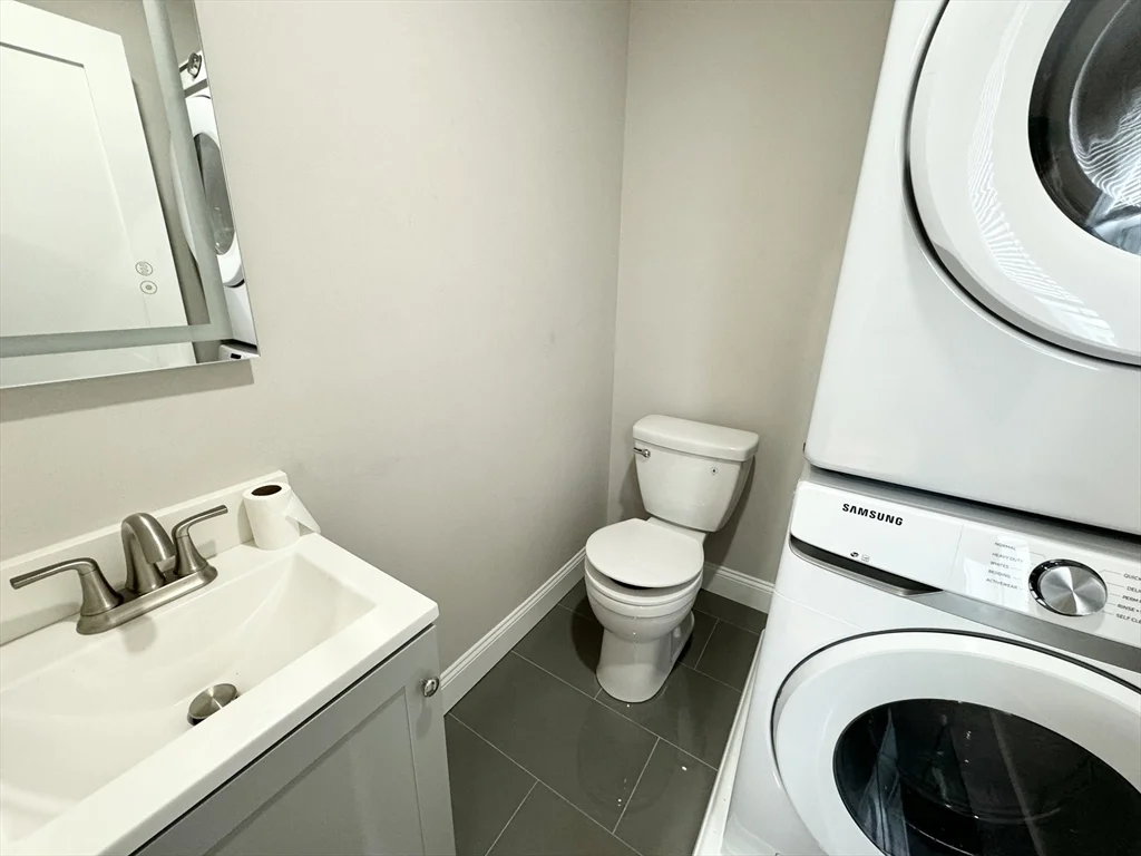 4 bed, 1 bath apartment for rent at 10 Pond Unit 3, Boston — photo 8 of 8