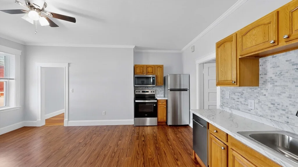 3 bed, 1 bath apartment for rent at 10 Porter Unit 1, Salem — photo 3 of 21