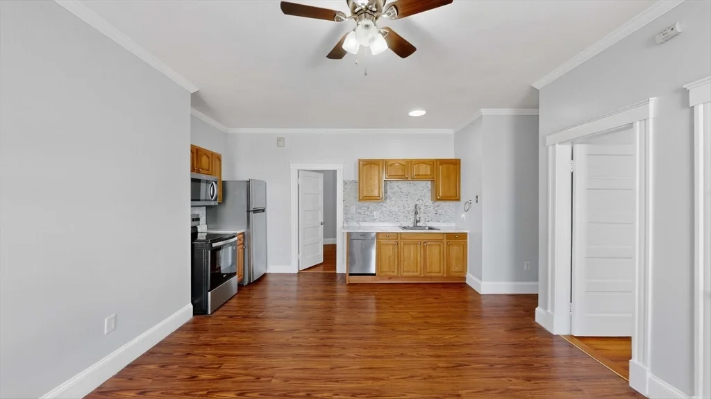 3 bed, 1 bath apartment for rent at 10 Porter Unit 1, Salem — photo 2 of 21
