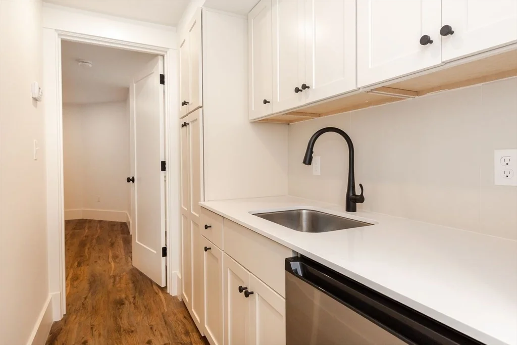 4 bed, 2 bath apartment for rent at 10 Portsmouth Unit 10, Kendall Square — photo 9 of 13