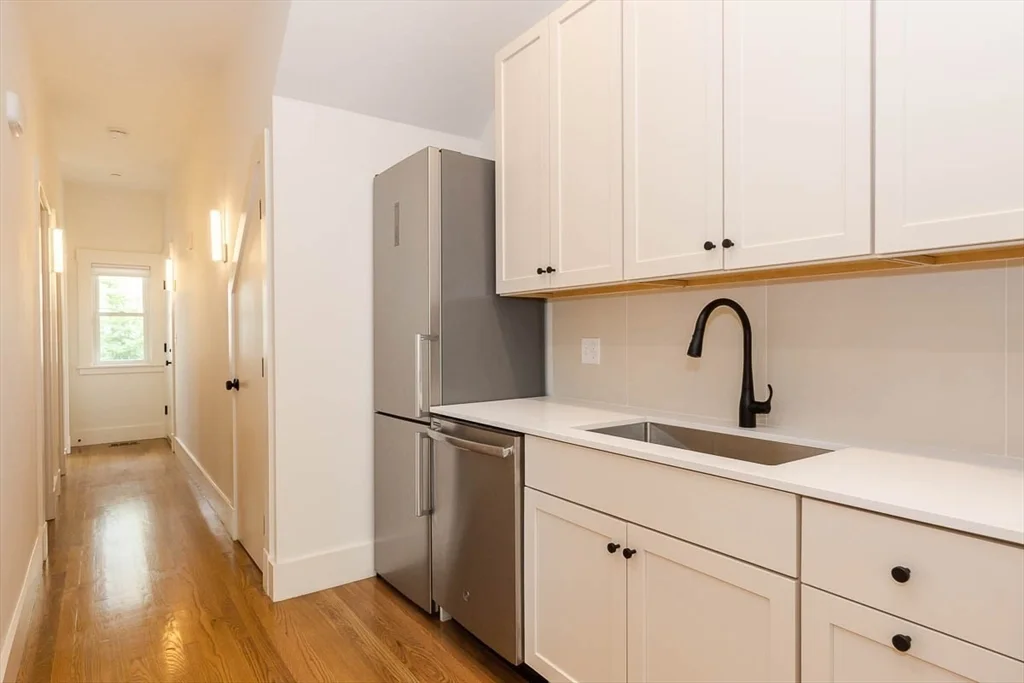 4 bed, 2 bath apartment for rent at 10 Portsmouth Unit 10, Kendall Square — photo 3 of 13