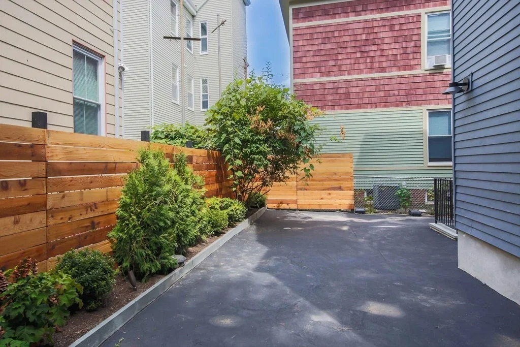 4 bed, 2 bath apartment for rent at 10 Portsmouth Unit 10, Kendall Square — photo 12 of 13
