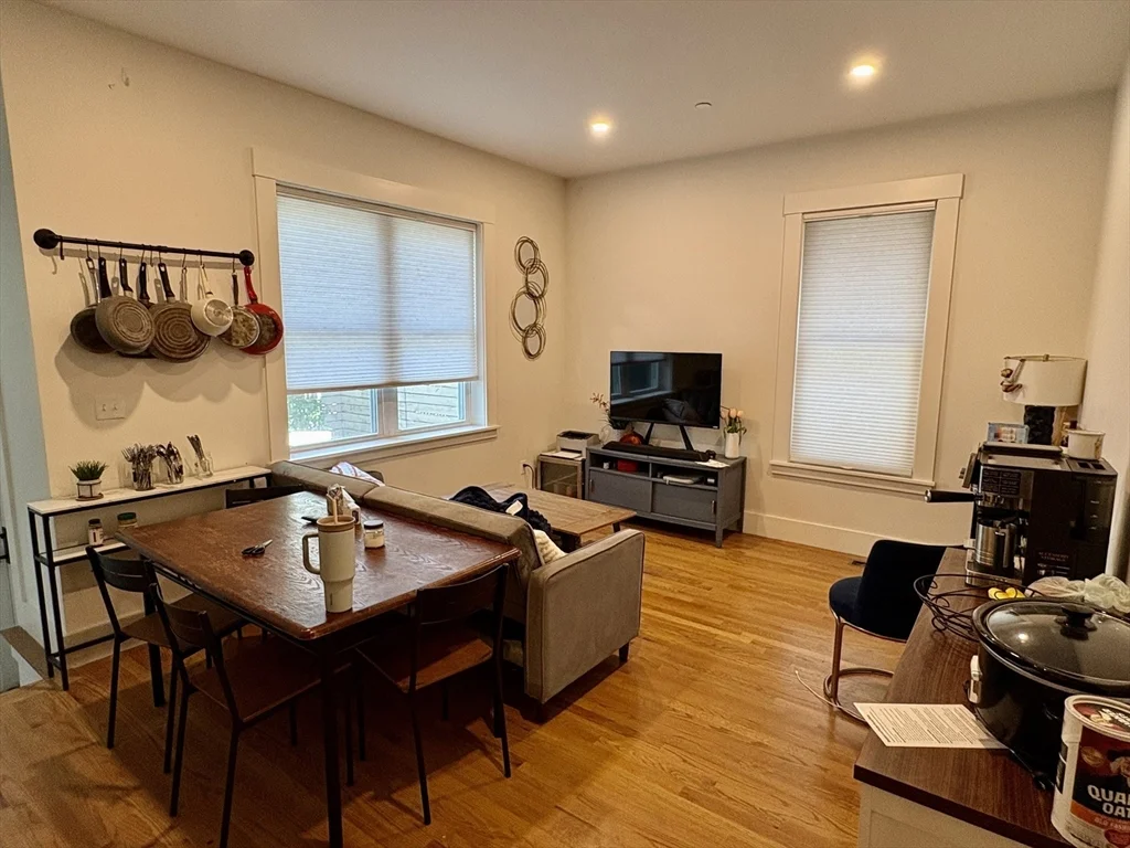 4 bed, 2 bath apartment for rent at 10 Portsmouth Unit 10, Kendall Square — photo 5 of 13