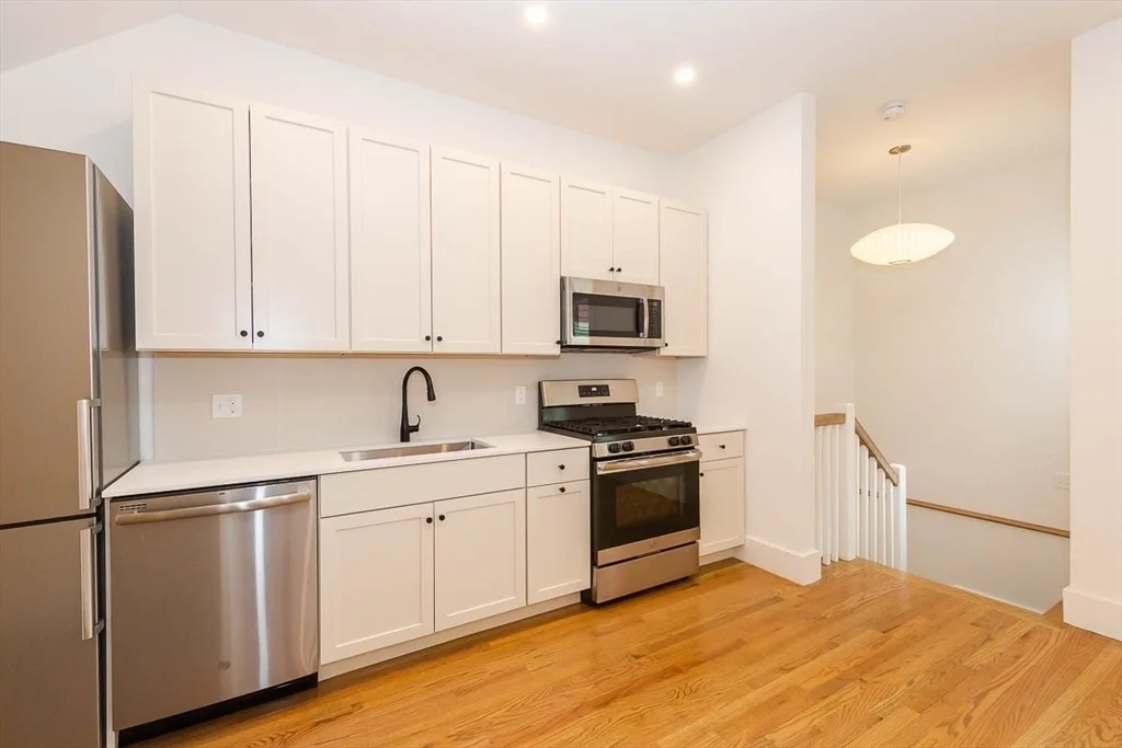 4 bed, 2 bath apartment for rent at 10 Portsmouth Unit 10, Kendall Square — photo 2 of 13