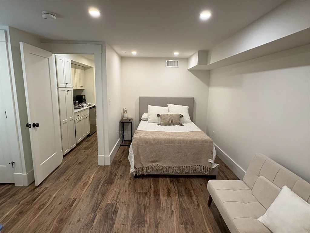 4 bed, 2 bath apartment for rent at 10 Portsmouth Unit 10, Kendall Square — photo 10 of 13