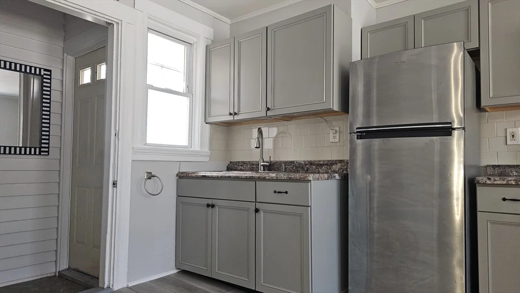 2 bed, 1 bath apartment for rent at 10 Pratt St Unit 1, Salem — photo 5 of 26
