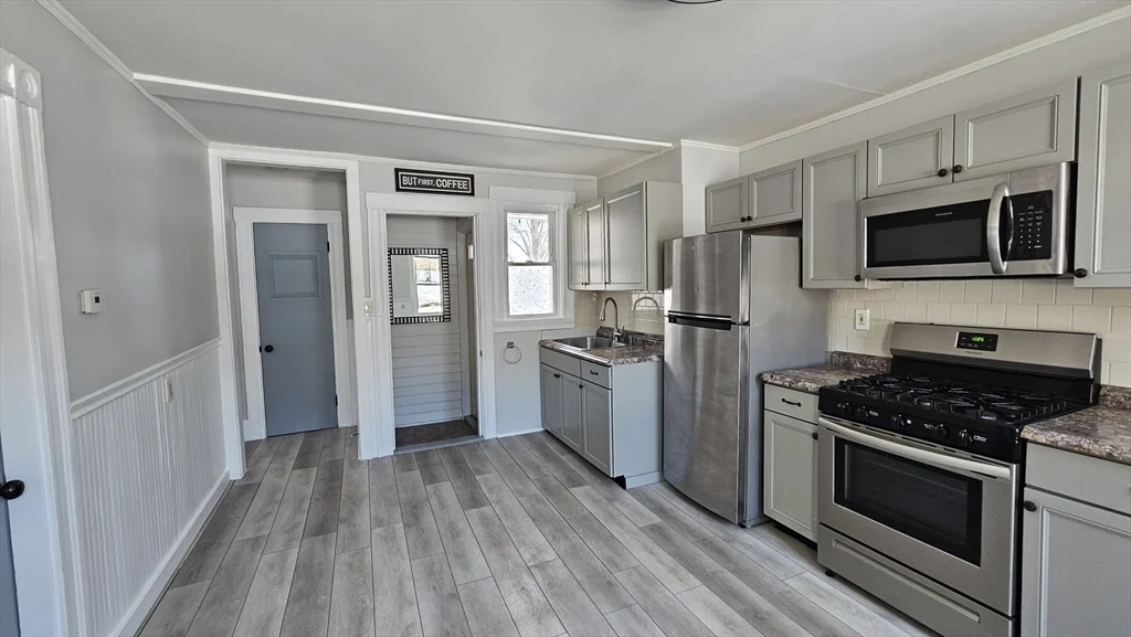 2 bed, 1 bath apartment for rent at 10 Pratt St Unit 1, Salem — photo 9 of 26