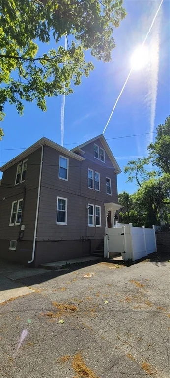 2 bed, 1 bath apartment for rent at 10 Pratt St Unit 1, Salem — photo 22 of 26