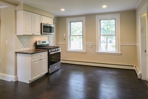 2 bed, 1 bath apartment for rent at 10 Pratt Unit 2, Salem — photo 6 of 13
