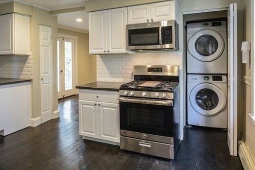 2 bed, 1 bath apartment for rent at 10 Pratt Unit 2, Salem — photo 4 of 13