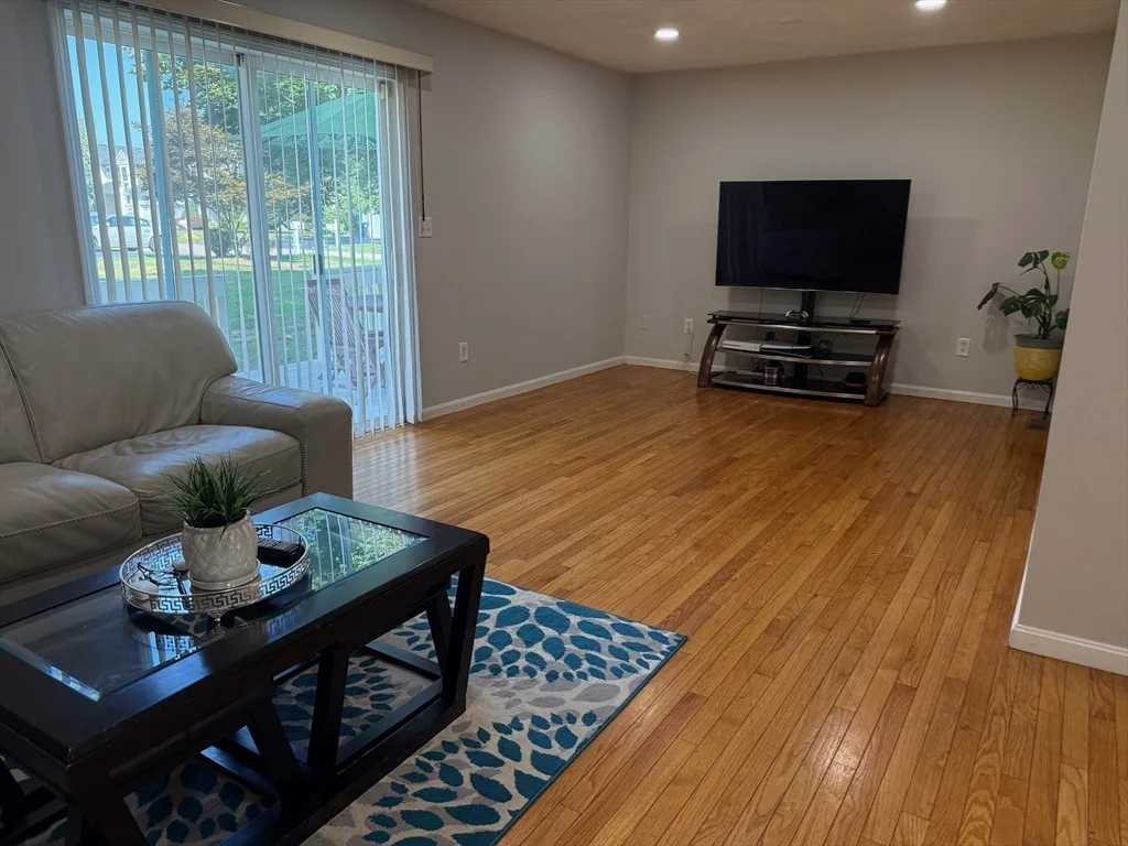 3 bed, 2 bath apartment for rent at 10 Ptarmigan Dr Unit 10, Shrewsbury — photo 7 of 38