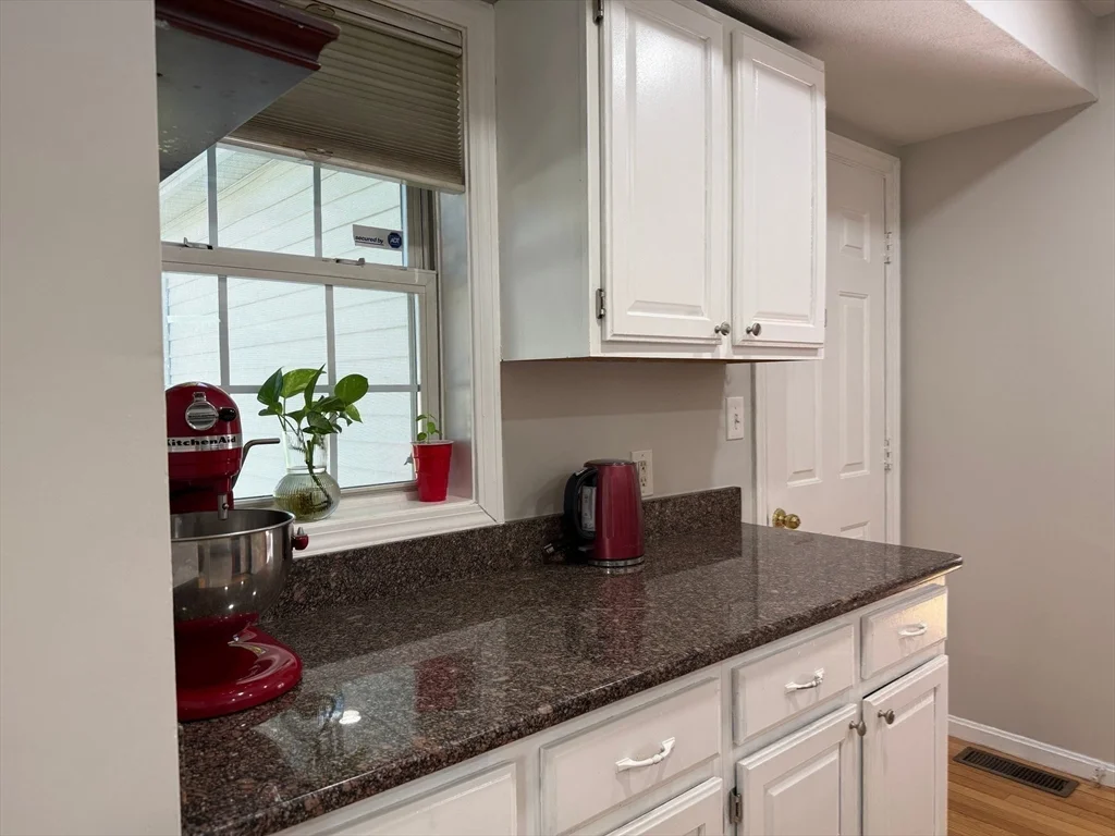 3 bed, 2 bath apartment for rent at 10 Ptarmigan Dr Unit 10, Shrewsbury — photo 11 of 38