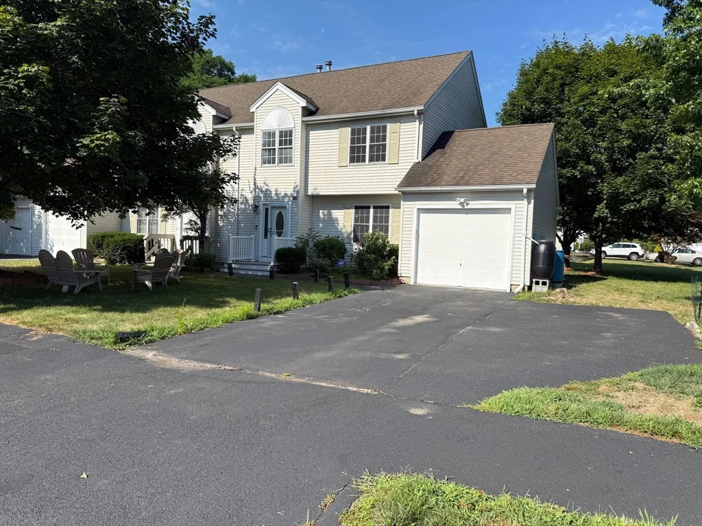 3 bed, 2 bath apartment for rent at 10 Ptarmigan Dr Unit 10, Shrewsbury — photo 1 of 38