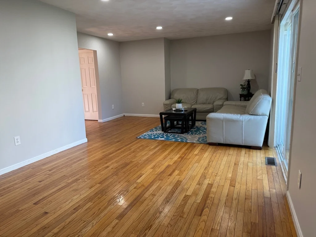 3 bed, 2 bath apartment for rent at 10 Ptarmigan Dr Unit 10, Shrewsbury — photo 8 of 38