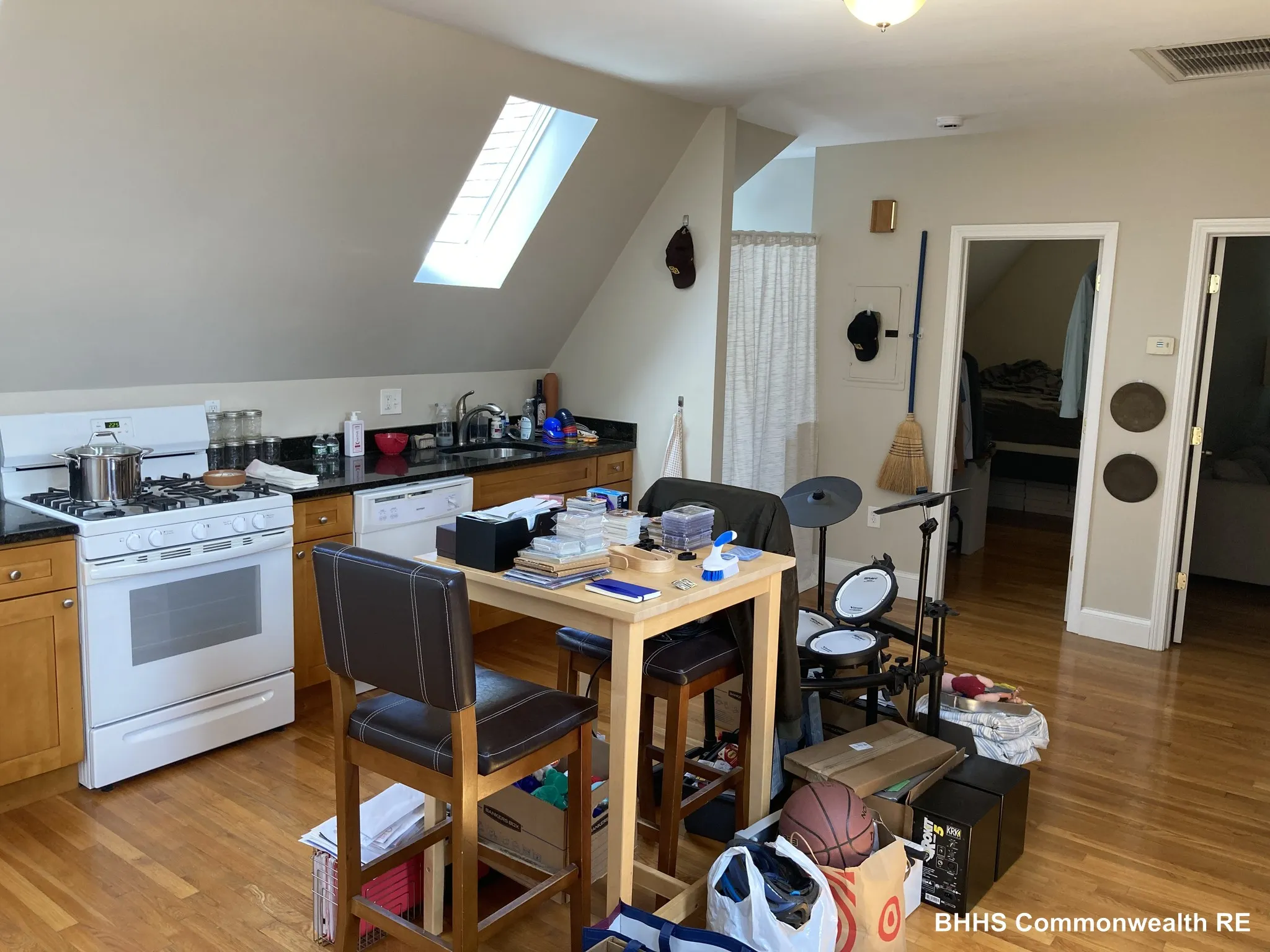 1 bed, 1 bath apartment for rent at 10 Putnam St Unit 3, Prospect Hill — photo 3 of 12