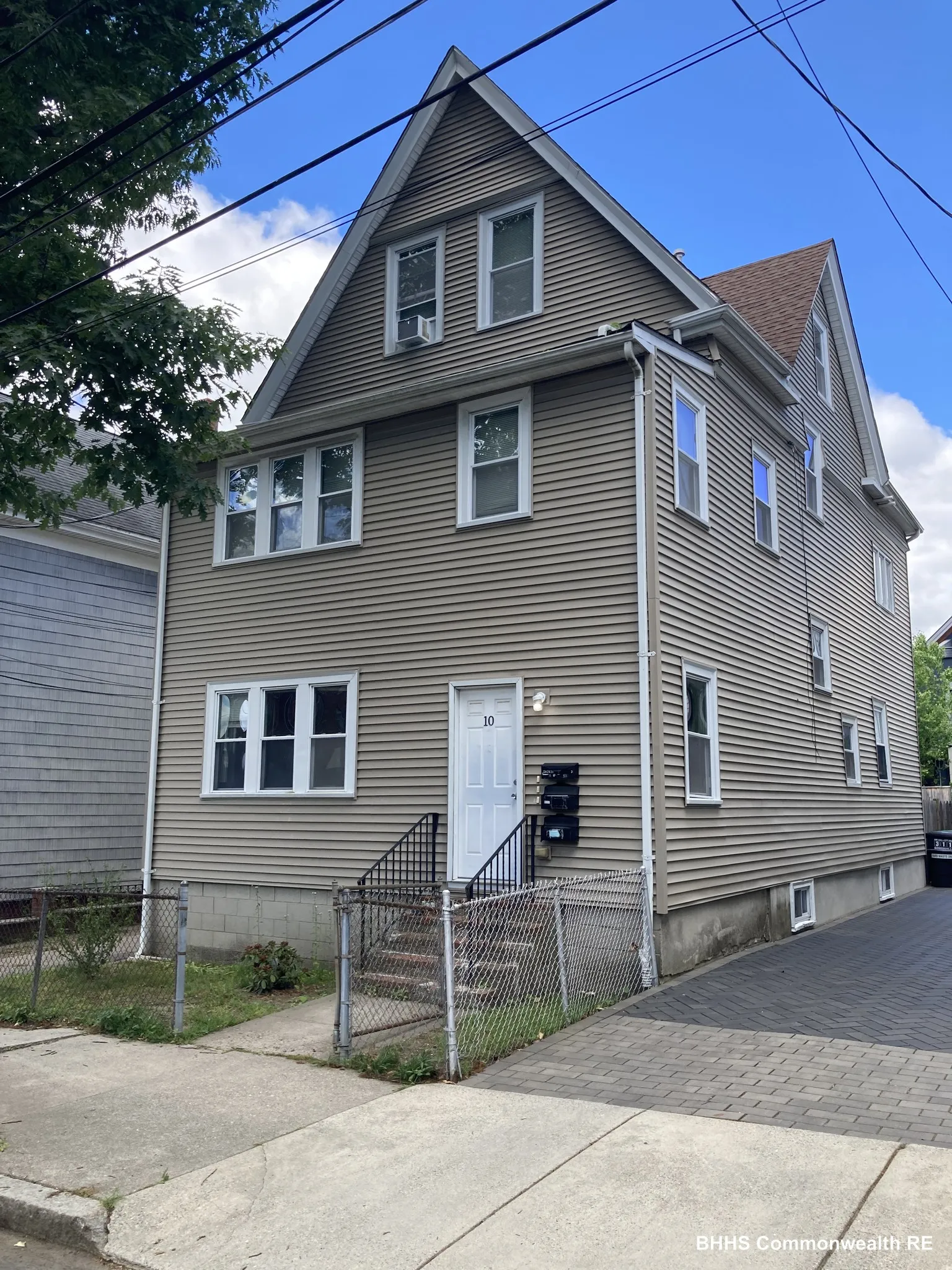 1 bed, 1 bath apartment for rent at 10 Putnam St Unit 3, Prospect Hill