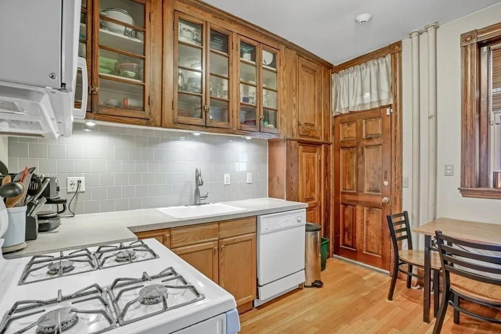 2 split bed, 1 bath apartment for rent at 10 Radcliffe Rd Unit 1, Brighton — photo 12 of 20