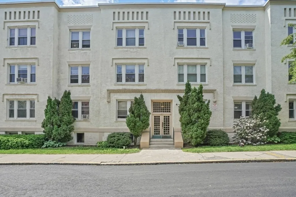 2 split bed, 1 bath apartment for rent at 10 Radcliffe Rd Unit 1, Brighton — photo 1 of 20