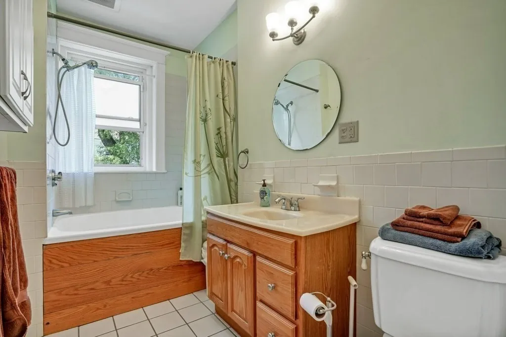 2 split bed, 1 bath apartment for rent at 10 Radcliffe Rd Unit 1, Brighton — photo 6 of 20