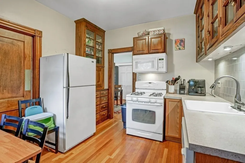 2 split bed, 1 bath apartment for rent at 10 Radcliffe Rd Unit 1, Brighton — photo 13 of 20